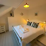 Harbourside House 펜션 *
